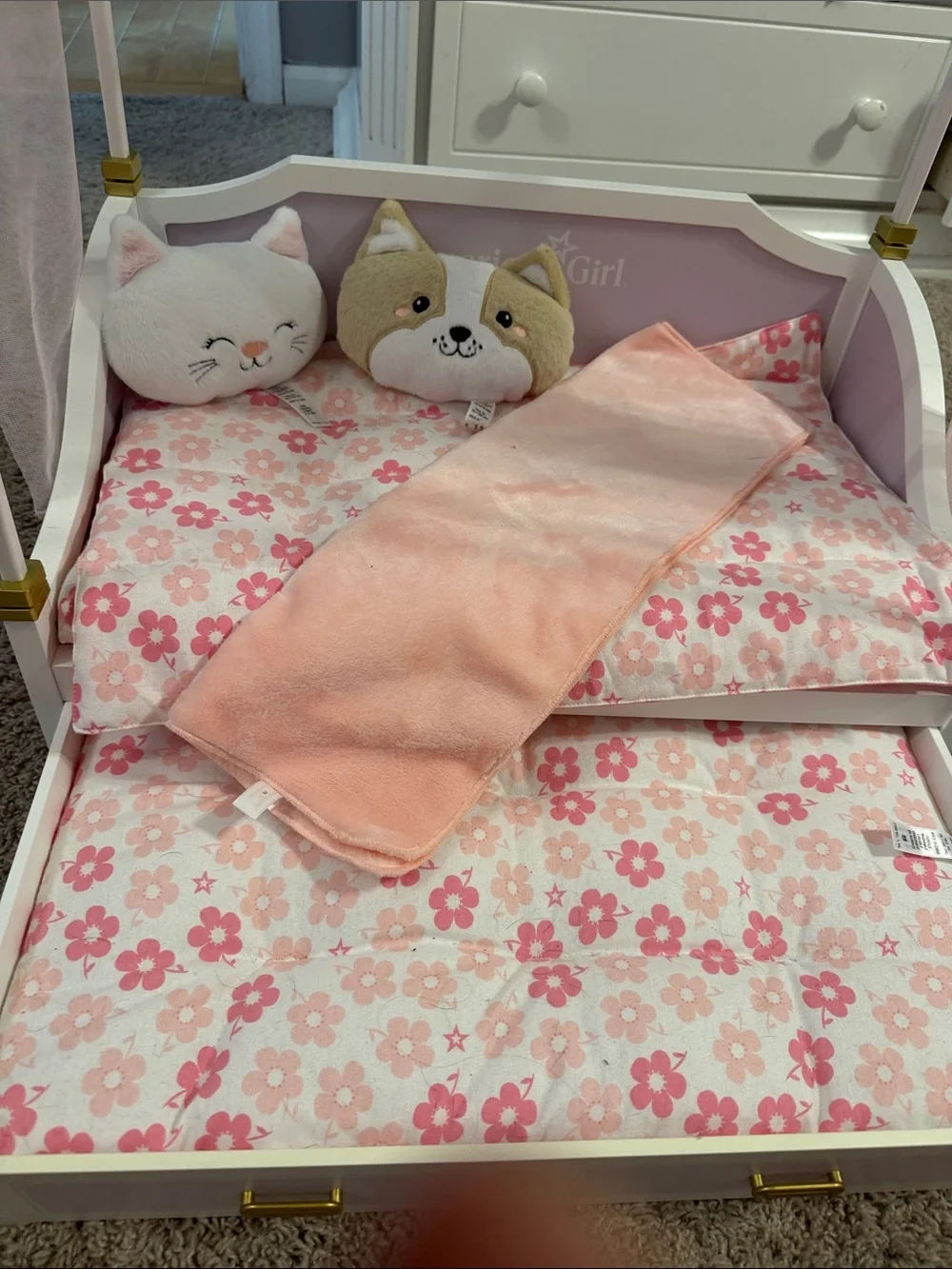 VEUC LIKE NEW BARELY USED American Pink Canopy Doll Bed with Pillows